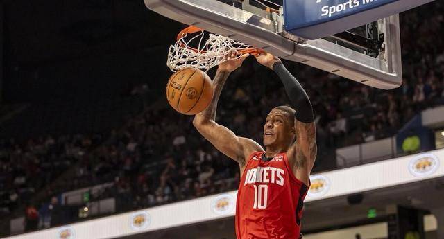 辽宁队轻取鹈鹕，范弗利特刷新纪录