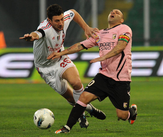 意甲巨人巴勒莫危机四伏，困难重重