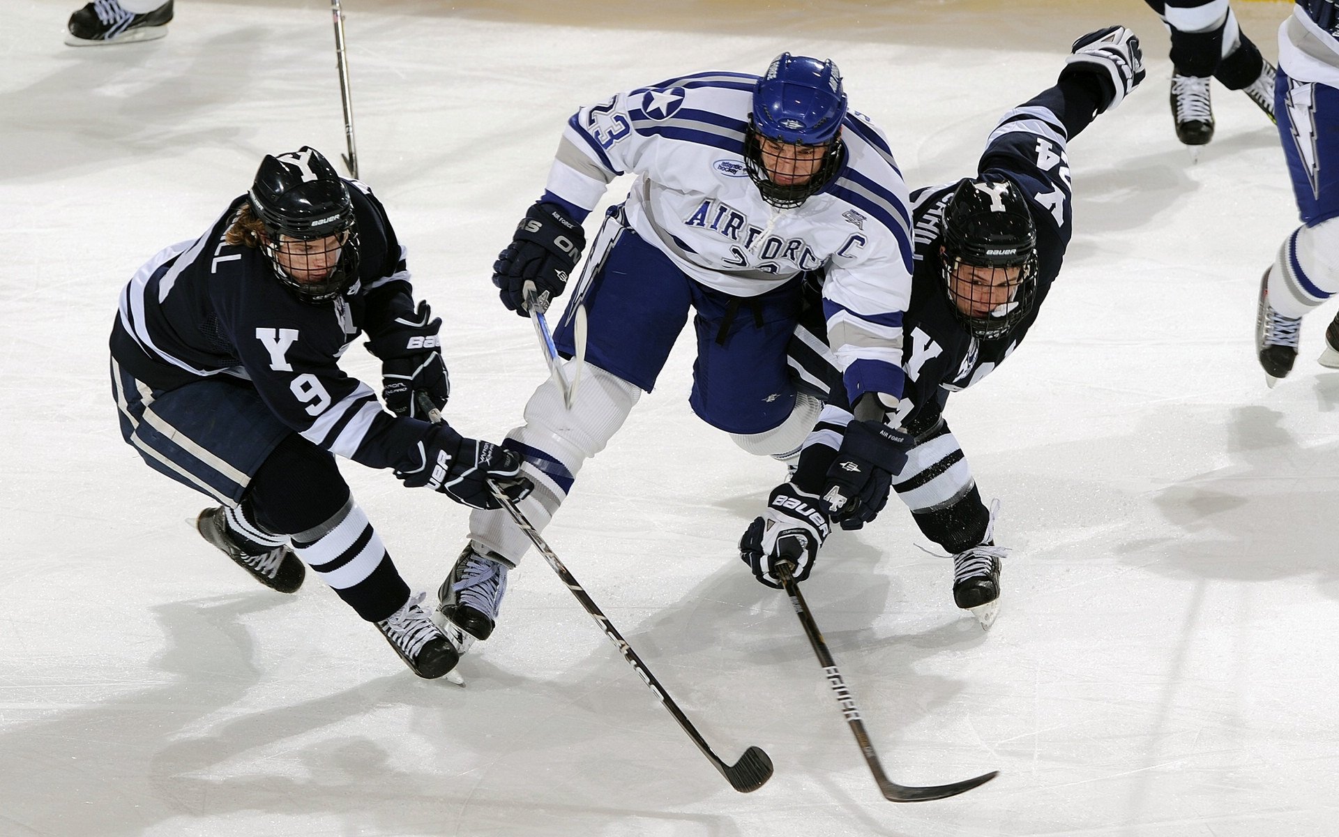 开云平台-美网轻取温网，鲁德高光表现背后的硬地革命